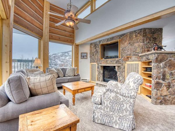 Short Walk to Lift in Lionshead sleeps 10