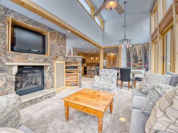 Short Walk to Lift in Lionshead sleeps 10