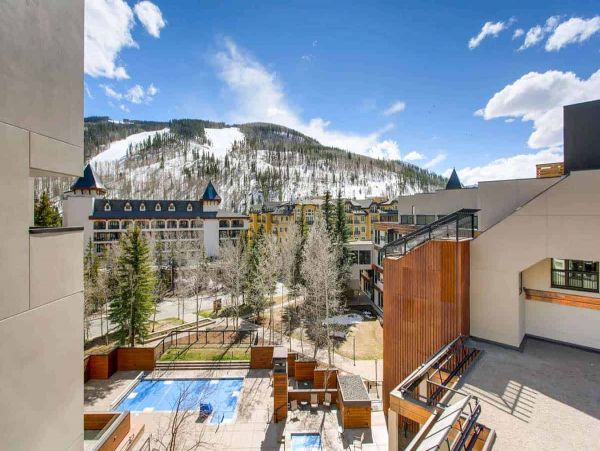 Luxury complex in the heart of Lionshead