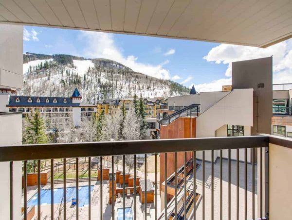 Luxury complex in the heart of Lionshead