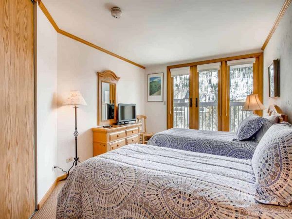 Luxury complex in the heart of Lionshead