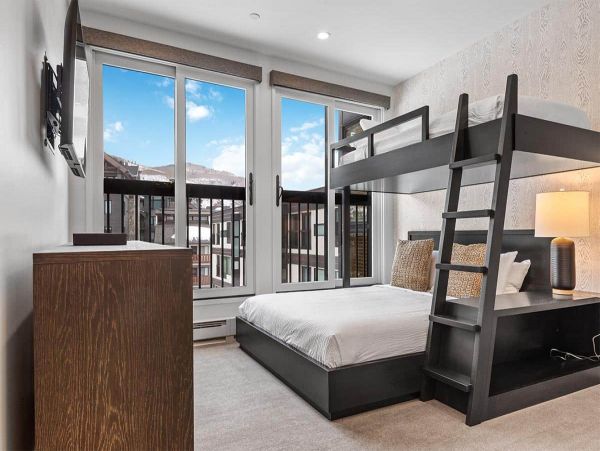 Exceptional Lionshead Luxury condo walk to lift