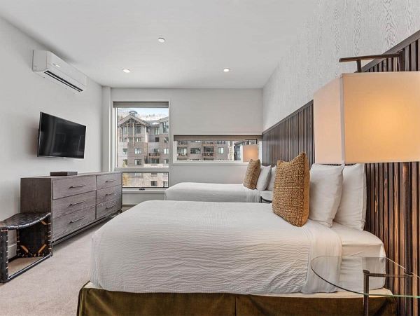 Exceptional Lionshead Luxury condo walk to lift