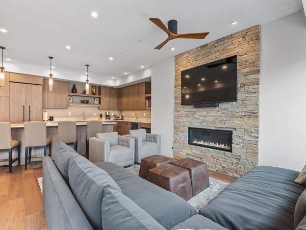 Exceptional Lionshead Luxury condo walk to lift