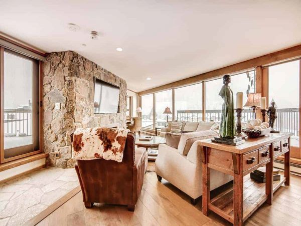 Luxury walk to Lionshead Gondola Penthouse