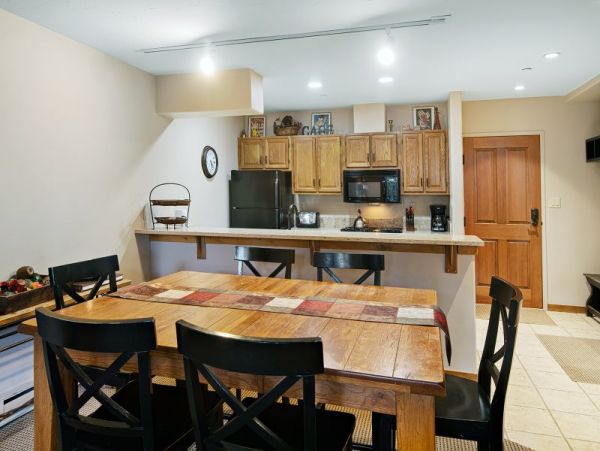 Charming 2 Bedroom Condo in Beaver Creek Ski in - Ski out