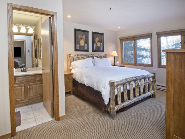 Charming 2 Bedroom Condo in Beaver Creek Ski in - Ski out