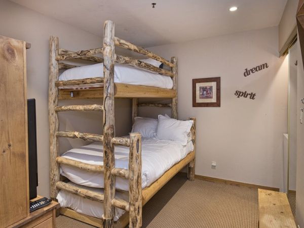 Charming 2 Bedroom Condo in Beaver Creek Ski in - Ski out