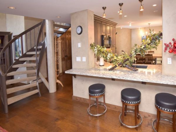 Avon Condo 971093