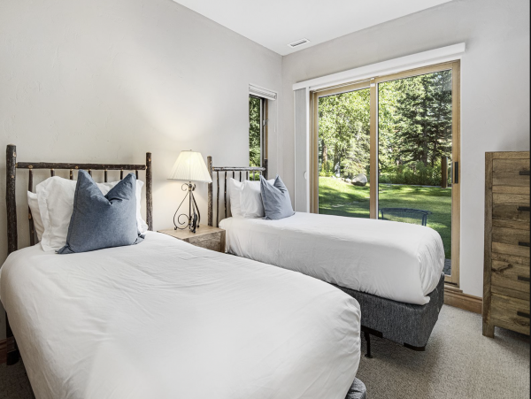 Vail Townhouse Right Near Chairlift 20