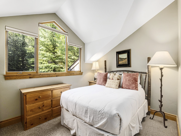 Vail Townhouse Right Near Chairlift 20