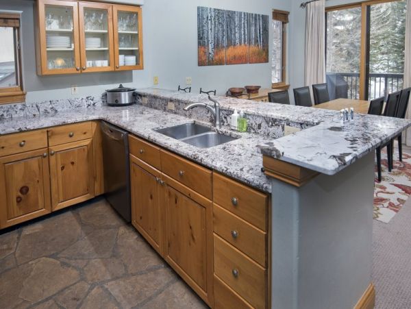 Vail Townhouse Right Near Chairlift 20