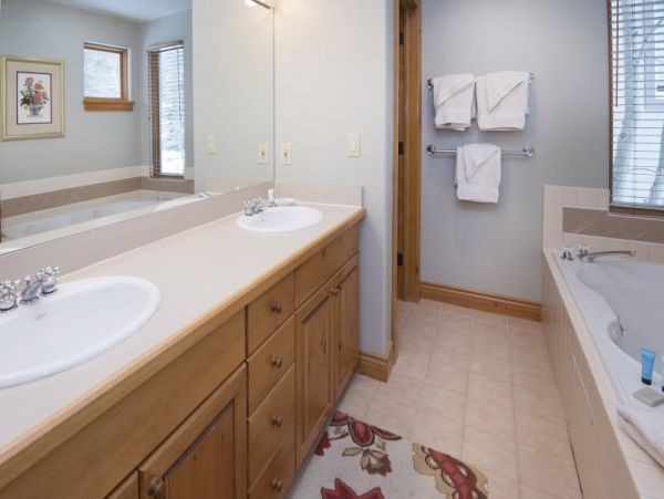 Vail Townhouse Right Near Chairlift 20