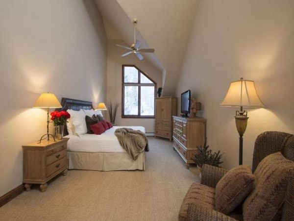 Vail Lionshead Home 971114