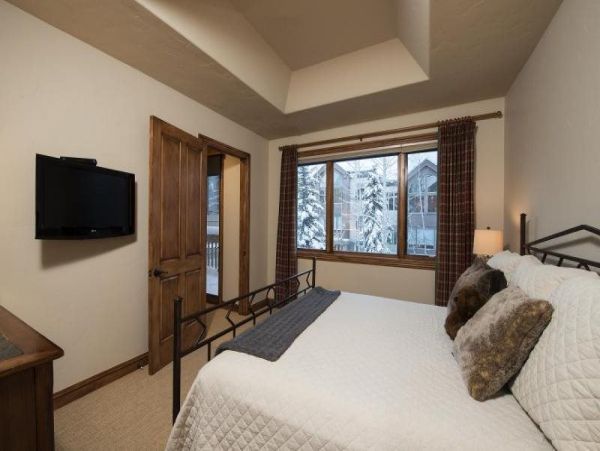 Vail Lionshead Home 971114