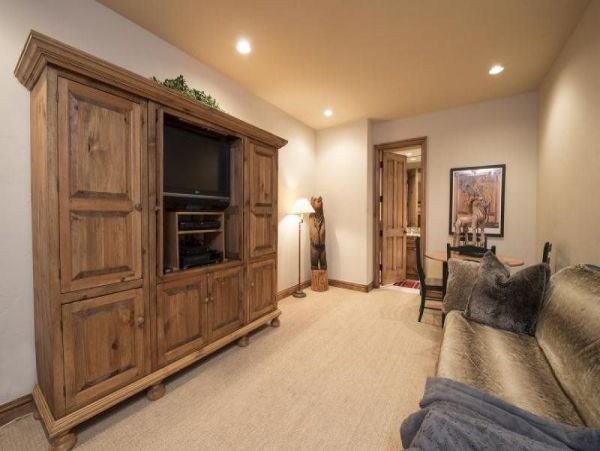 Vail Lionshead Home 971114