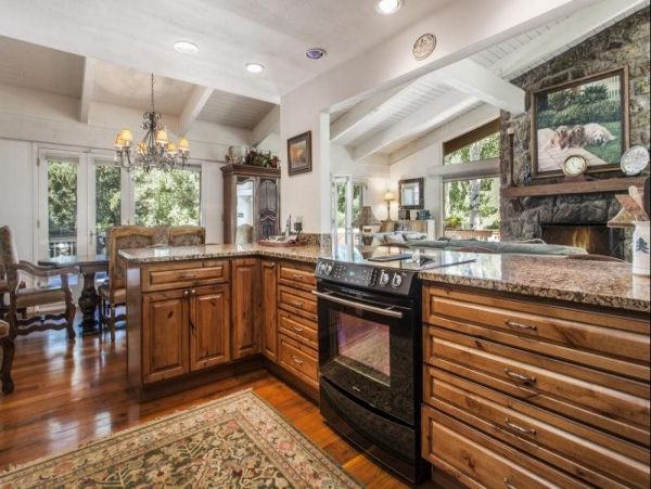 Charming 5 Bedroom Home in Vail with Private Pool & Spa