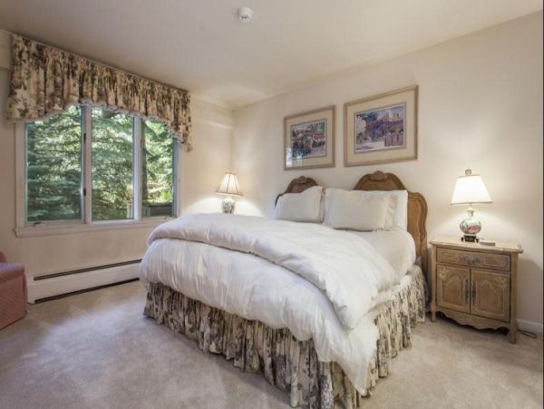 Charming 5 Bedroom Home in Vail with Private Pool & Spa