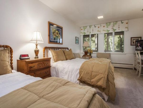 Charming 5 Bedroom Home in Vail with Private Pool & Spa