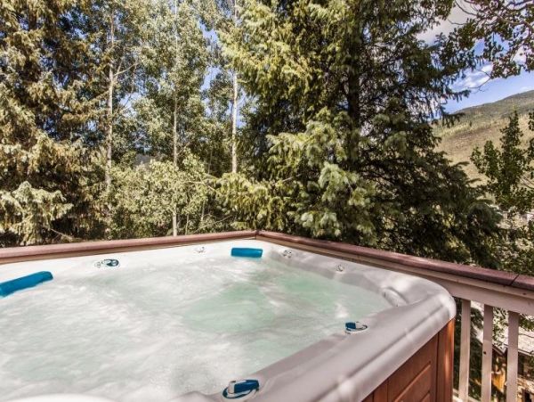 Charming 5 Bedroom Home in Vail with Private Pool & Spa