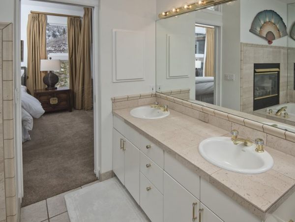 Vail Lionshead Home 971118