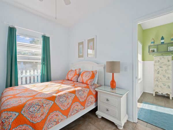 Destin Vacation Home Four Bedroom Walk to Beach