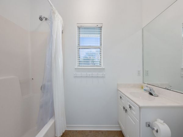 Destin Vacation Home Four Bedroom Walk to Beach
