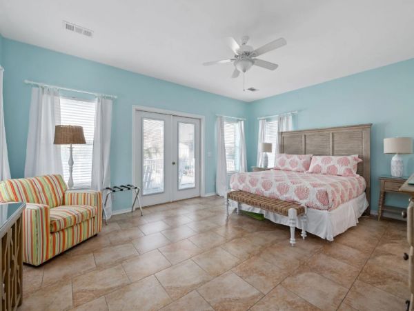 Destin Vacation Home Four Bedroom Walk to Beach