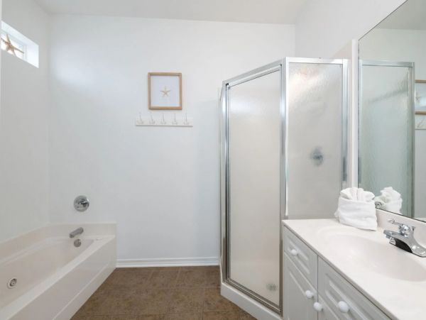 Destin Vacation Home Four Bedroom Walk to Beach