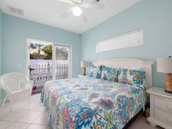 Destin Vacation Home Four Bedroom Walk to Beach