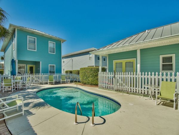 Destin Vacation Home Four Bedroom Walk to Beach