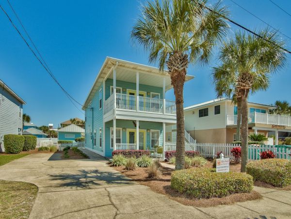 Destin Vacation Home Four Bedroom Walk to Beach