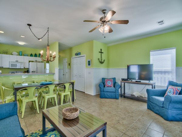 Destin Vacation Home Four Bedroom Walk to Beach