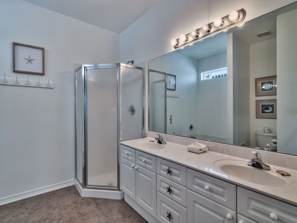 Destin Vacation Home Four Bedroom Walk to Beach