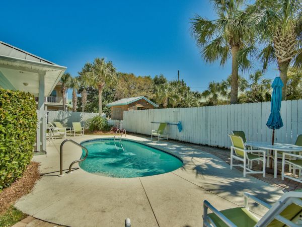 Destin Vacation Home Four Bedroom Walk to Beach