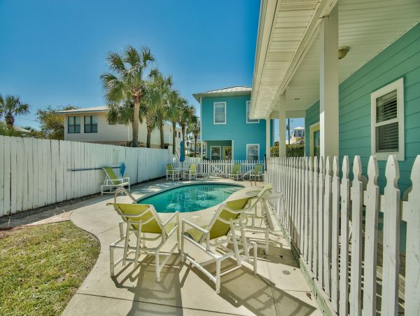 Destin Vacation Home Four Bedroom Walk to Beach