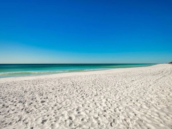 Beautiful Four Bedroom Walk to Beach Vacation Home in Destin