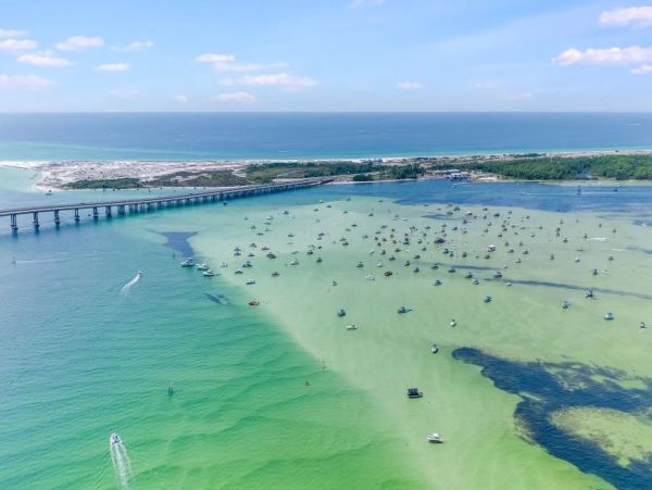 Beautiful Four Bedroom Walk to Beach Vacation Home in Destin