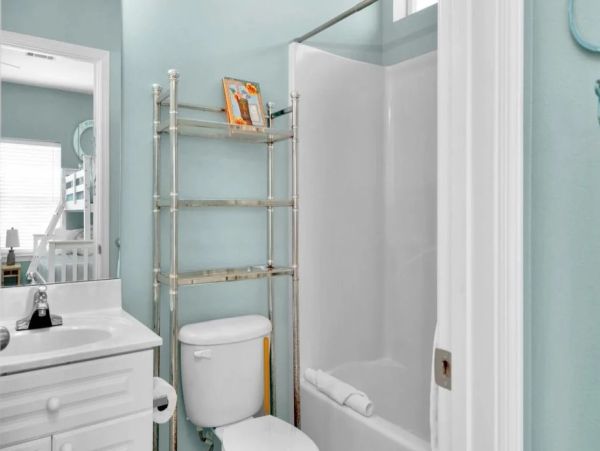 Beautiful Four Bedroom Walk to Beach Vacation Home in Destin