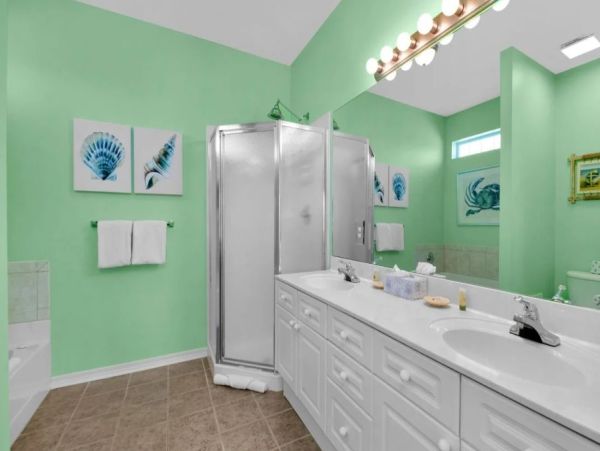 Beautiful Four Bedroom Walk to Beach Vacation Home in Destin