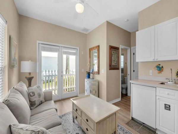 Beautiful Four Bedroom Walk to Beach Vacation Home in Destin