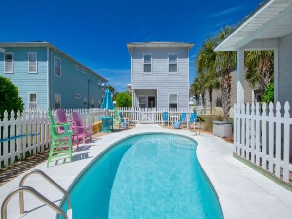 Beautiful Four Bedroom Walk to Beach Vacation Home in Destin