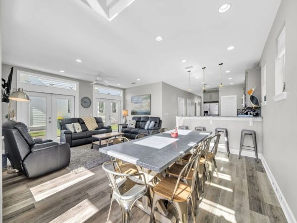 Destin Vacation Rental - Luxury Beach House with Pool
