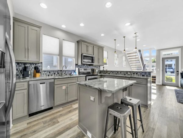 Destin Vacation Rental - Luxury Beach House with Pool