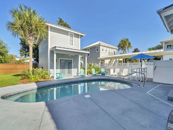 Destin Vacation Rental - Luxury Beach House with Pool