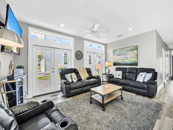 Destin Vacation Rental - Luxury Beach House with Pool