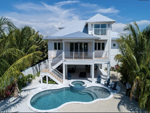 Luxury Four Bedroom Canal Front Vacation Home on Anna Maria Island NEW ARRIVAL
