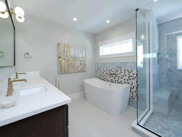 Luxury Four Bedroom Canal Front Vacation Home on Anna Maria Island NEW ARRIVAL