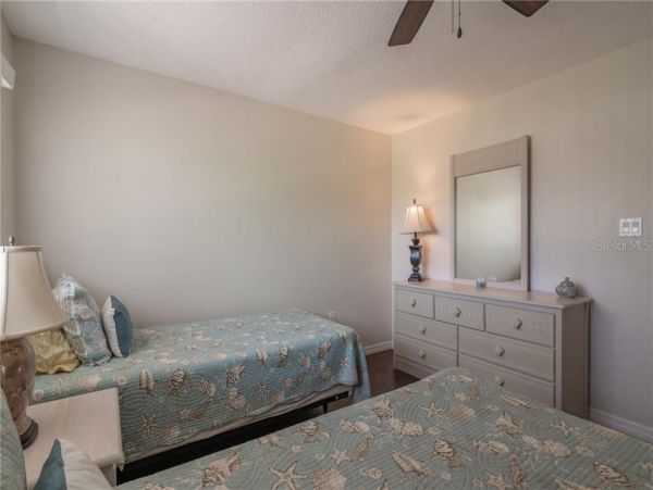 Two Blocks from Beach Siesta Key Vacation Condo Sleeps 4