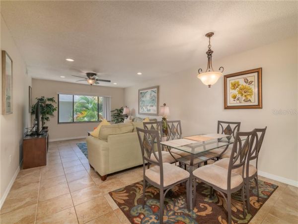 Two Blocks from Beach Siesta Key Vacation Condo Sleeps 4